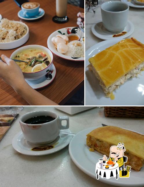 Comida em Panificadora Café Cremoso