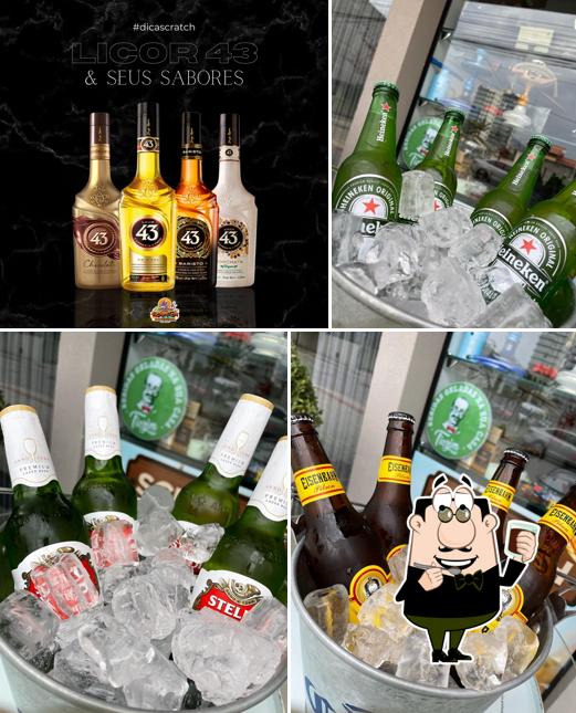 Desfrute de uma bebida no Scratch Conveniência e Café