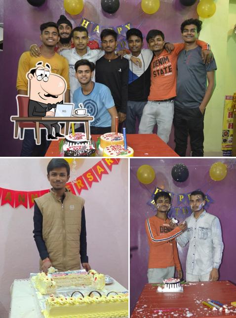 The interior of HAPPY HOURS