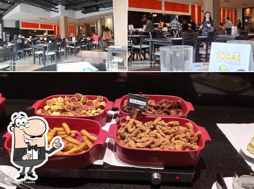 Dê uma olhada a imagem ilustrando interior e comida a Marquês Gastrobar e Pizza