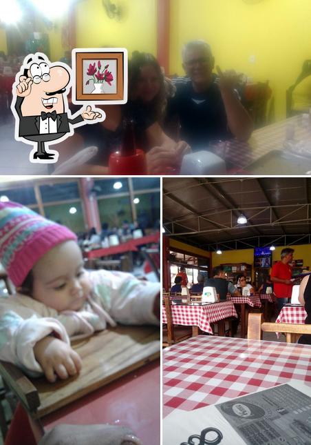 Sente em uma das mesas no Kanto Do Lanche - Lancheria em Estância Velha