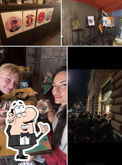 Siediti a un tavolo di Freeda Roma