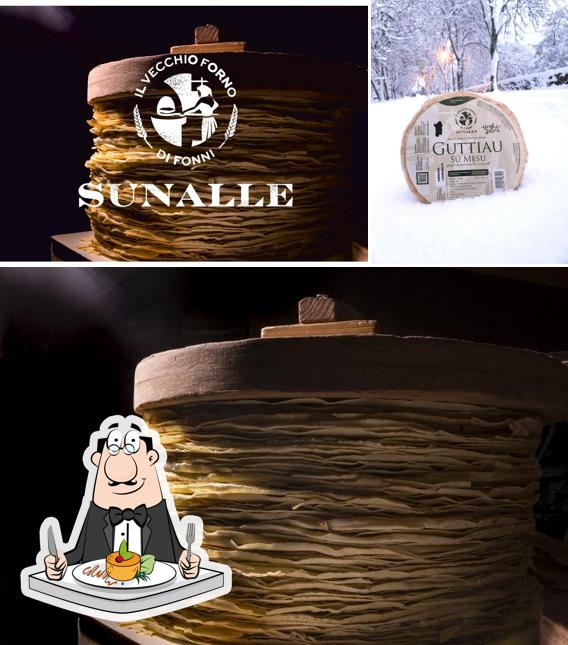 Il Vecchio Forno Sunalle si caratterizza per la cibo e esterno