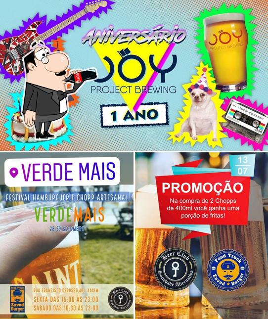 A ilustração da bebida e sobremesa no Zavod Burger