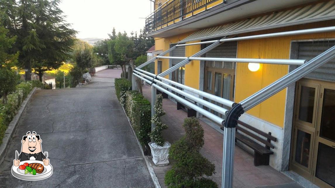 Ordina i piatti di carne a Ristorante Pizzeria 4 Luci