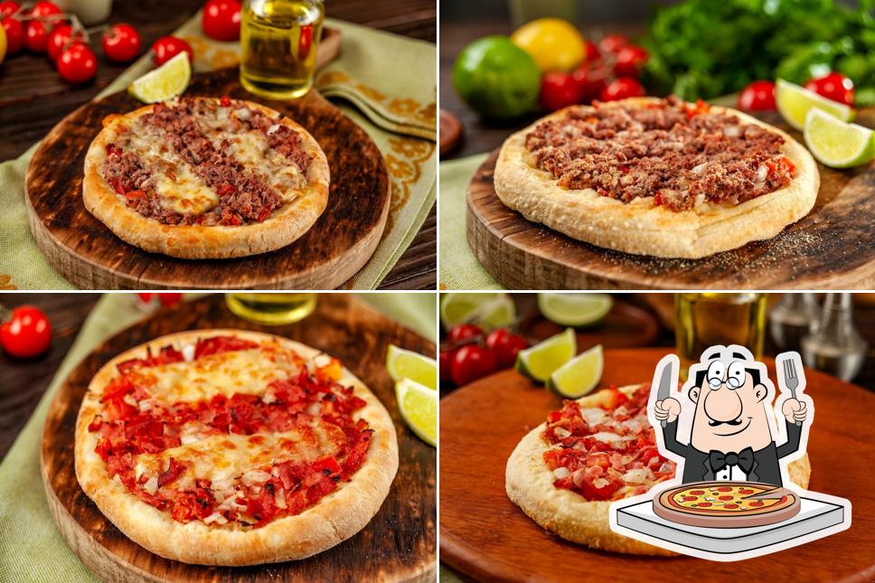 Escolha pizza no Khalils restaurante Arabe