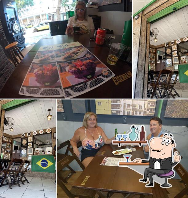 Sente em uma das mesas no Bar do David - Filial Copacabana