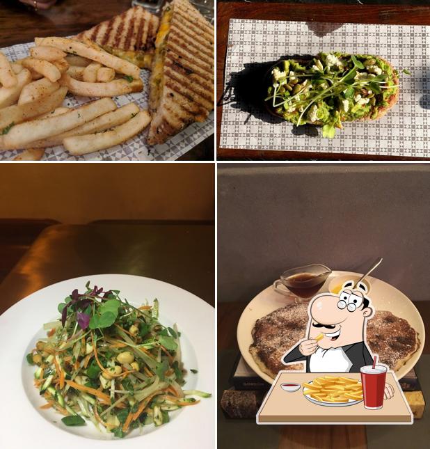 Order French-fried potatoes with different sauces