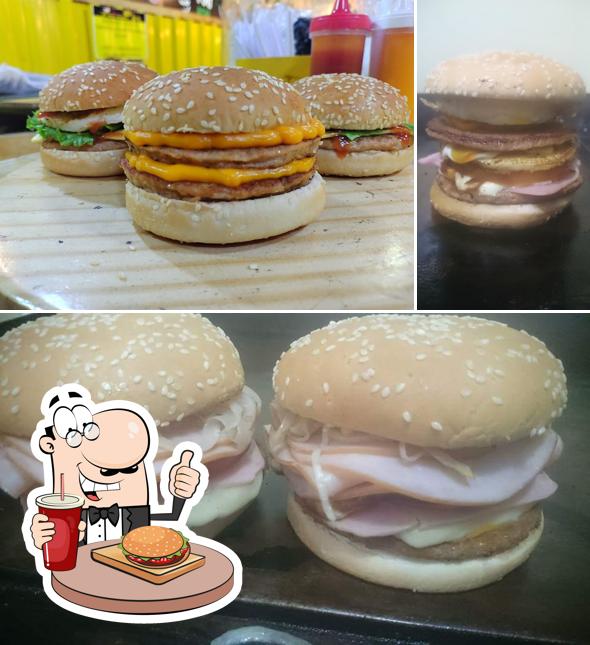 Experimente um hambúrguer no TRUCK DO PETISCO