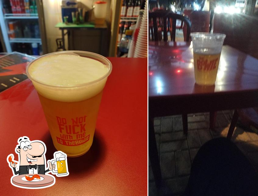 Peça um copo de cerveja leve ou escura