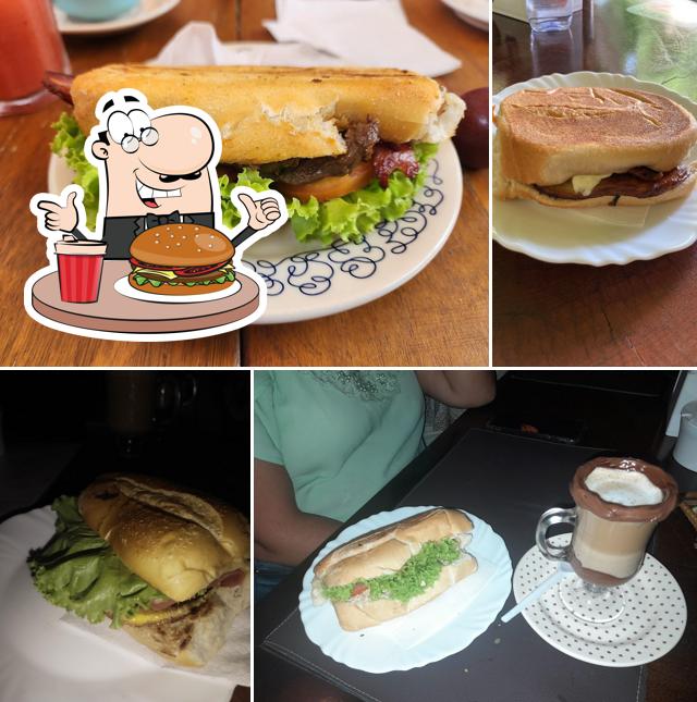 Consiga um hambúrguer no Angatu Café Unidade Centro