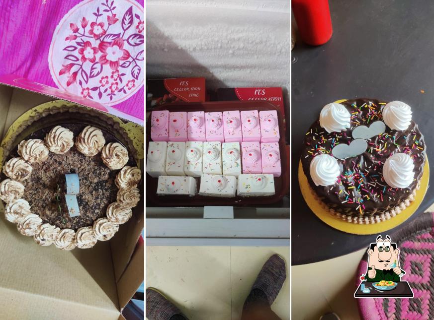 Food at APNA PIZZA POINT & CAKES