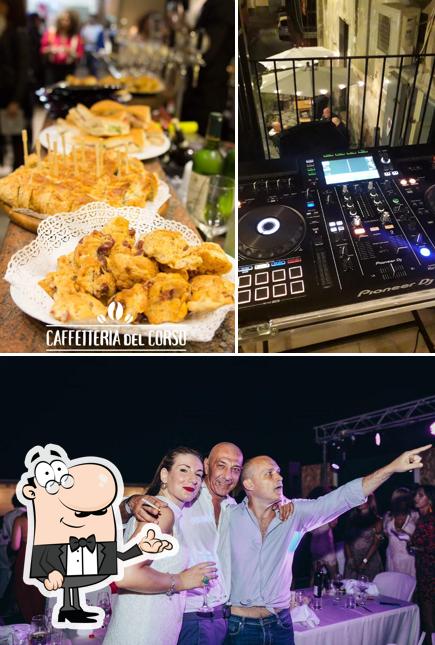 Siediti a un tavolo di Caffetteria del Corso