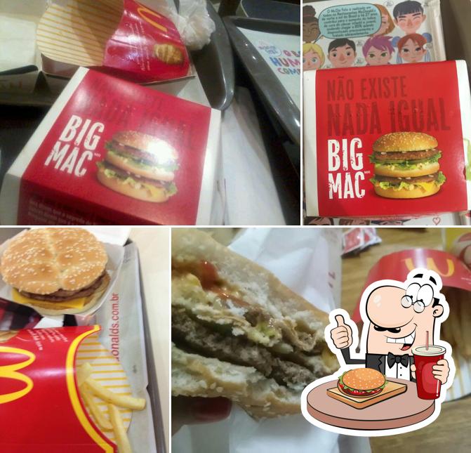 Deguste um dos hambúrgueres servidos no McDonald's