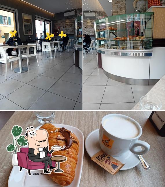 La immagine della interni e cibo di Il caffè dell’angolo