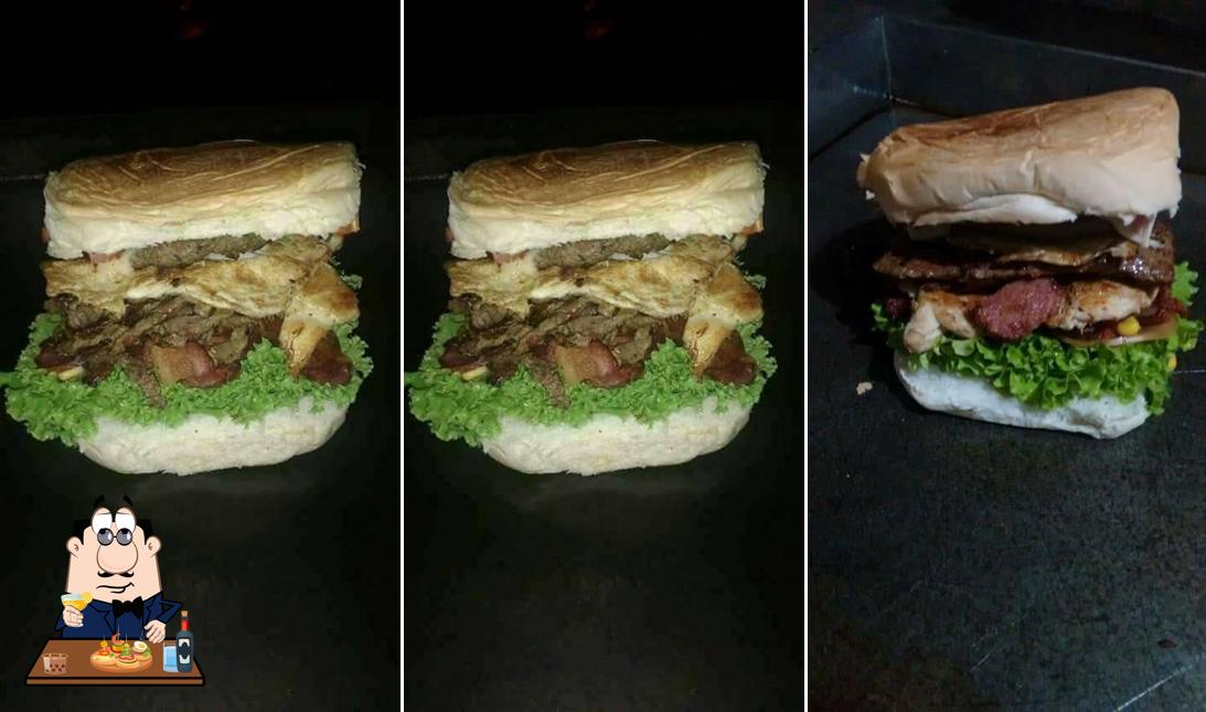 Coma um sanduíche no MAXIMUS BURGUER TIJUCAL