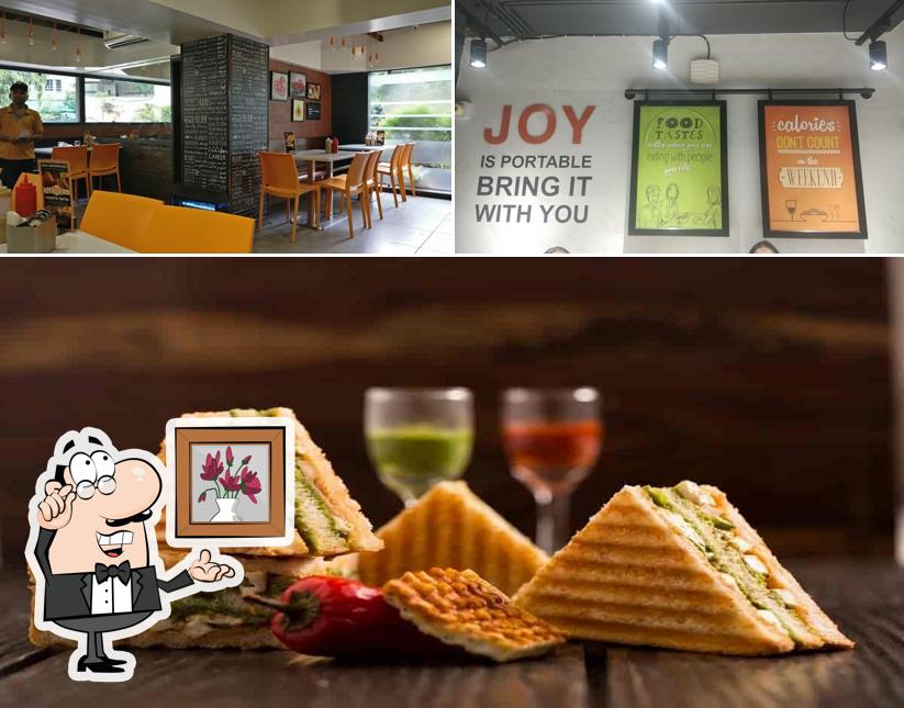 The picture of New Freezeland’s interior and food