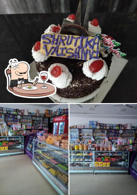 Food at Populer Bakery and Cake Mall