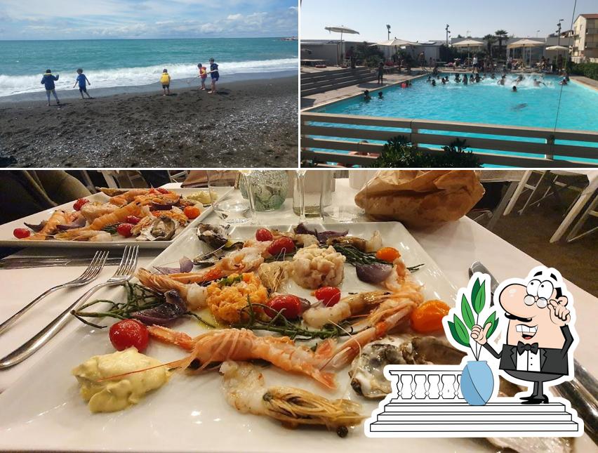 La esterno e cibo del ristorante