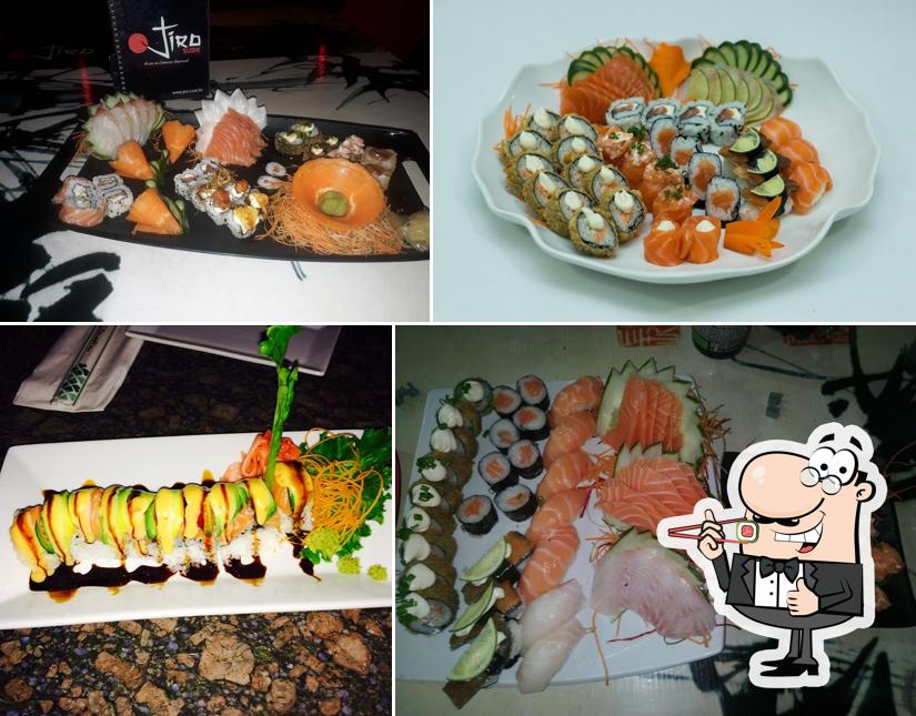 Rolos de sushi são servidos no Jirô Sushi