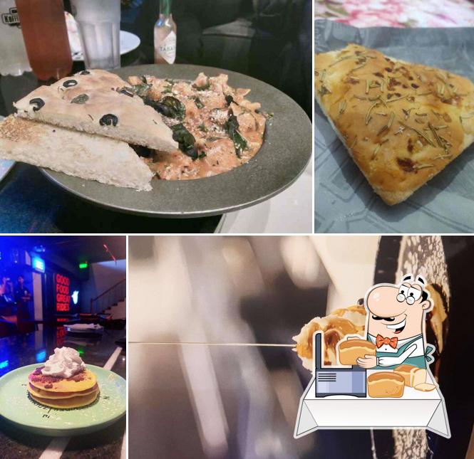 Garlic bread at Roadies Koffeehouz