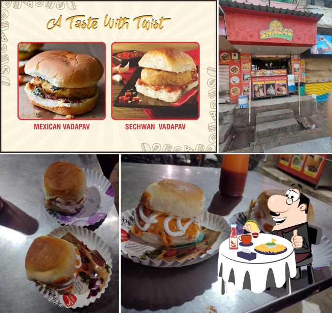 Order a burger at Snacks center