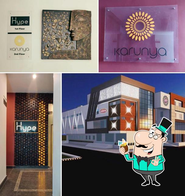 Av Plaza serves alcohol