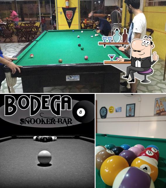 O interior do Bodega Snooker Bar