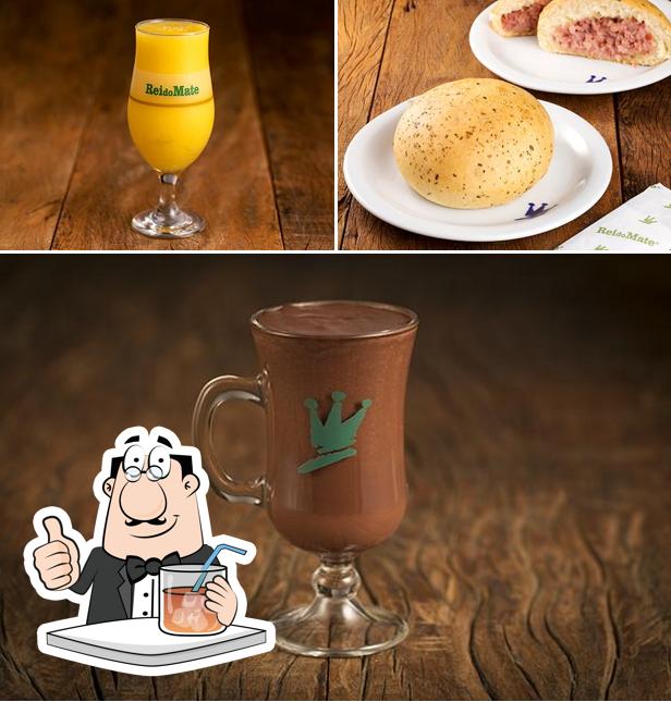 Entre diversos coisas, bebida e interior podem ser encontrados no Rei do Mate