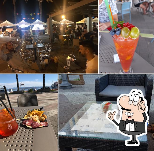 Siediti a un tavolo di Bar Colombo