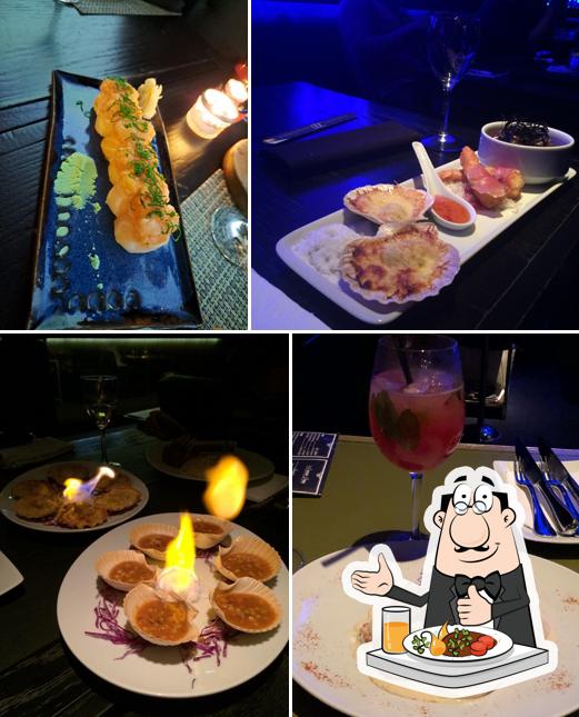 Platos en 300 Cosmo Dining Room