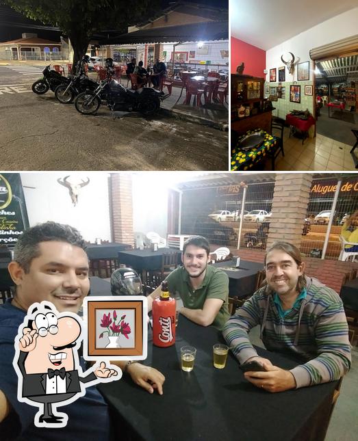 O interior do Jota Bar e Petiscaria