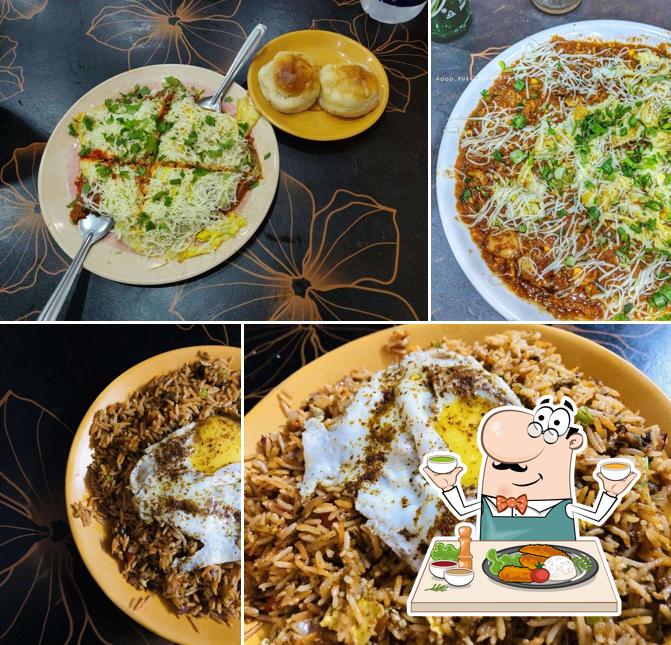 Food at Yaadgar Omlet