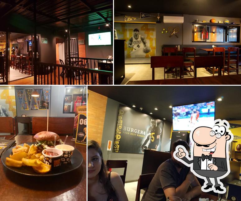 O interior do Burger4Fun Hamburgueria