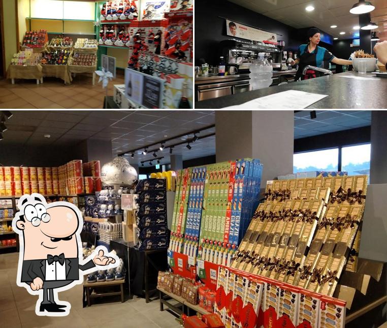 Siediti a un tavolo di Autogrill La Macchia Est