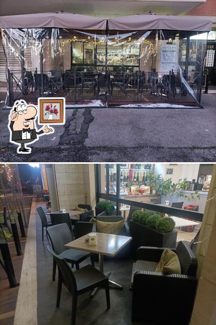 Siediti a un tavolo di COFFEE BAR S.R.L.S