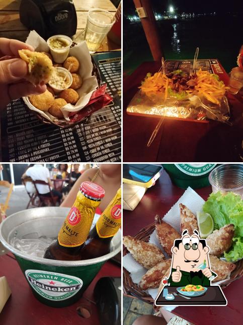 Confira a imagem mostrando comida e interior no Casa beer