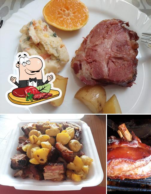 Peça refeições de carne no Bar Vermelho