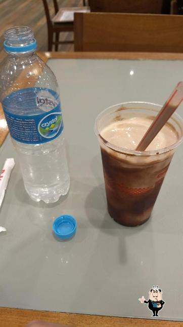 Desfrute de um drinque no Bob's