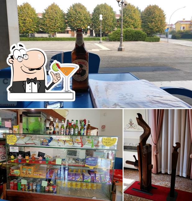 Guarda la foto che mostra la bevanda e interni di Bar luna