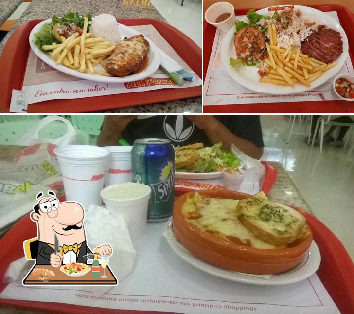O All Parmegiana Shopping União de Osasco se destaca pelo comida e mesa de jantar