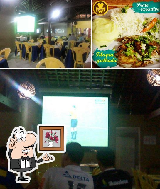 A interior e comida do restaurante