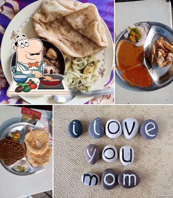 Chicken curry at Radha Krishna Chholey Bhature