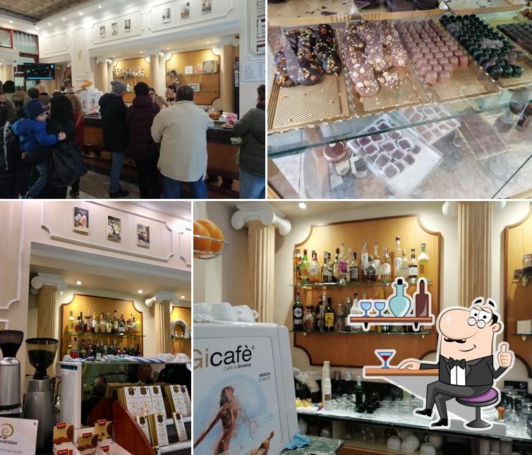 Gli interni di Caffè Roma