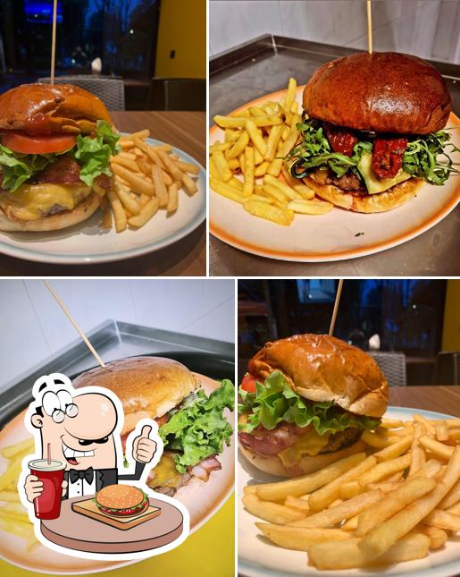 Ordina un hamburger a Pub Hangover