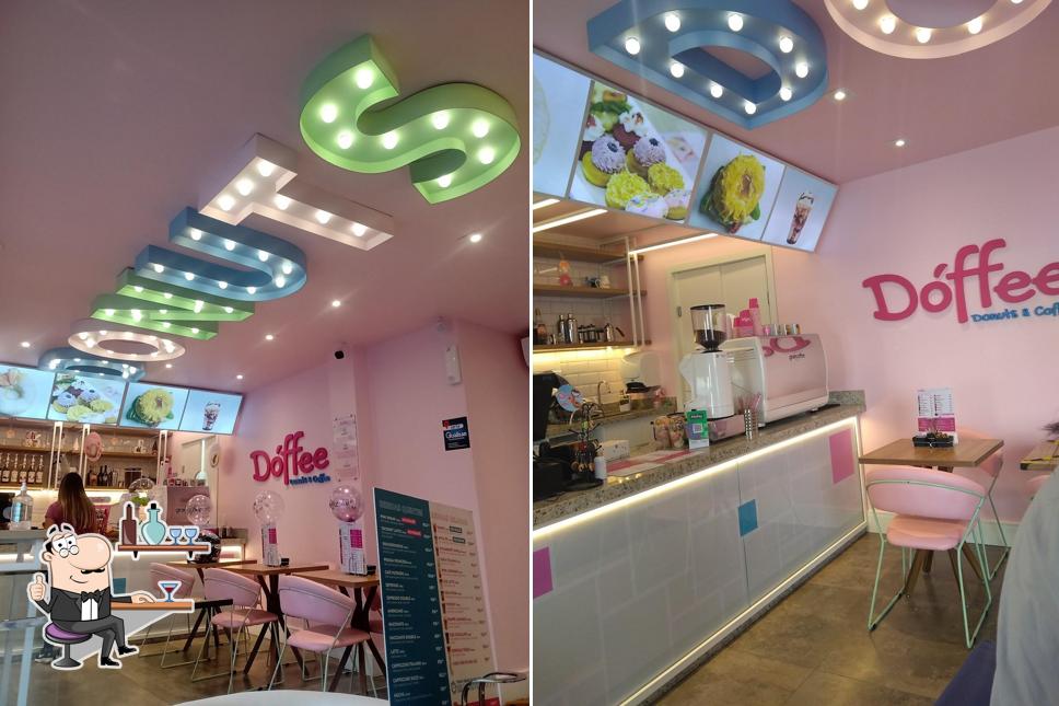 Veja imagens do interior do Dóffee Donuts & Coffee