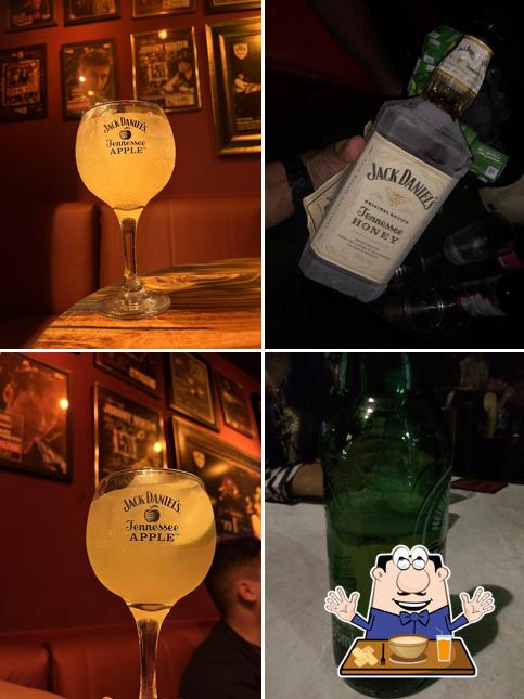 A comida e bebida do restaurante