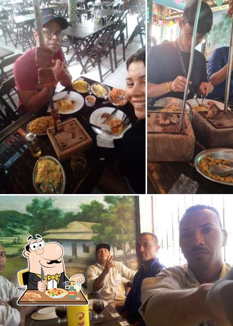 A Bar e Restaurante cabrito na Brasa se destaca pelo comida e interior