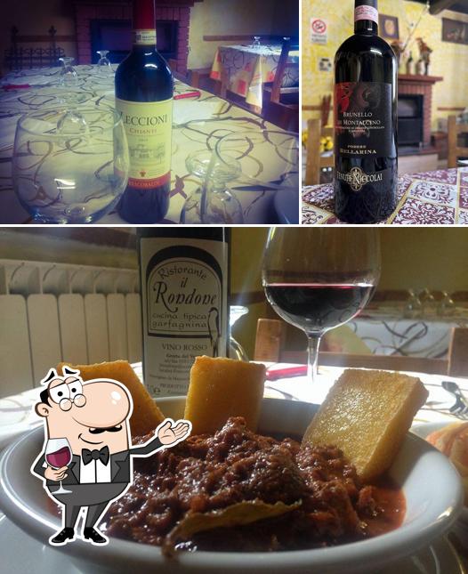 È gradevole bersi un bicchiere di vino a Ristorante Il Rondone