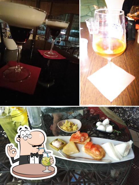 La immagine della bevanda e cibo di Kalua Risto & Lounge Bar - Caffetteria, cocktail e aperitivi